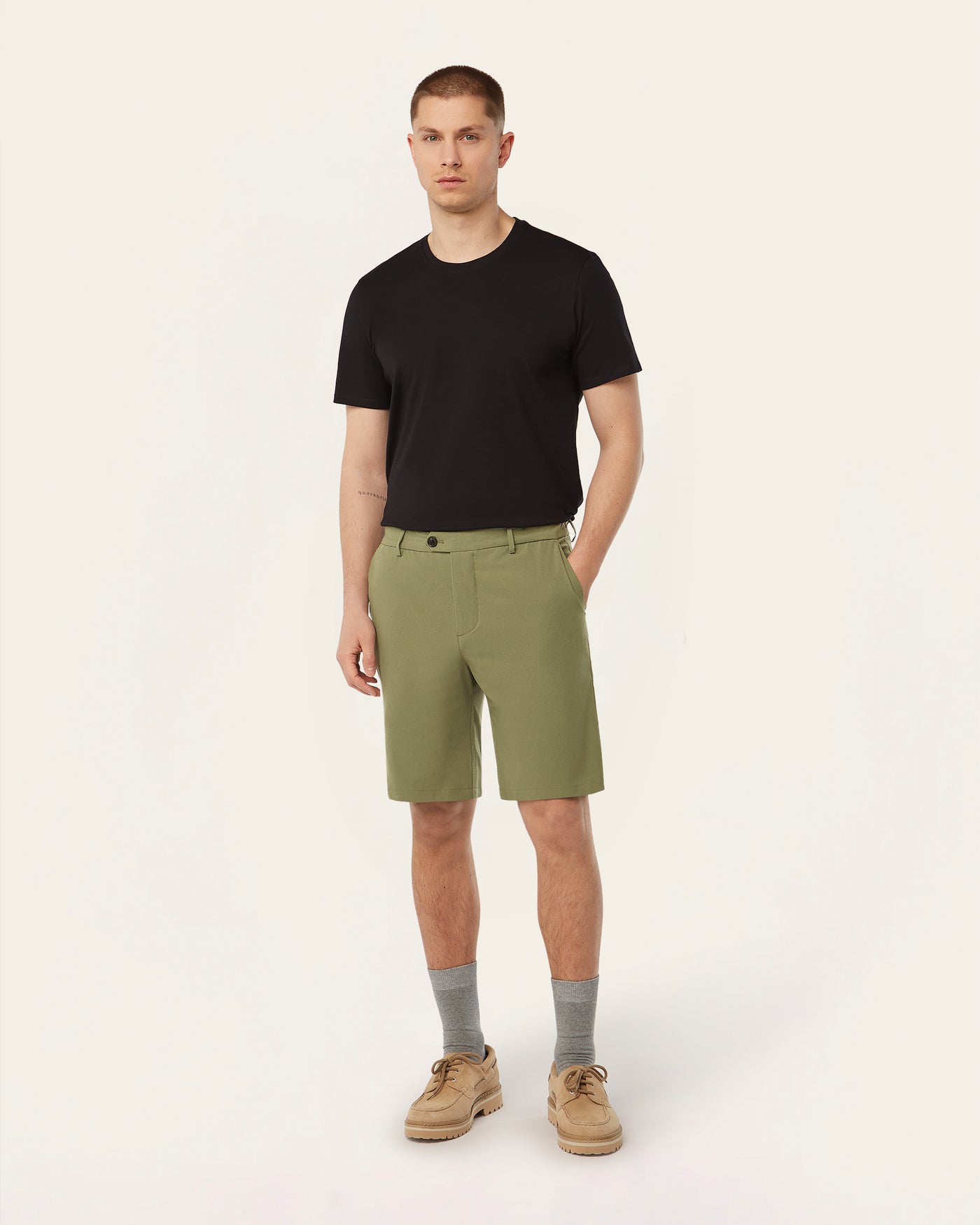 Light-weight shorts olive